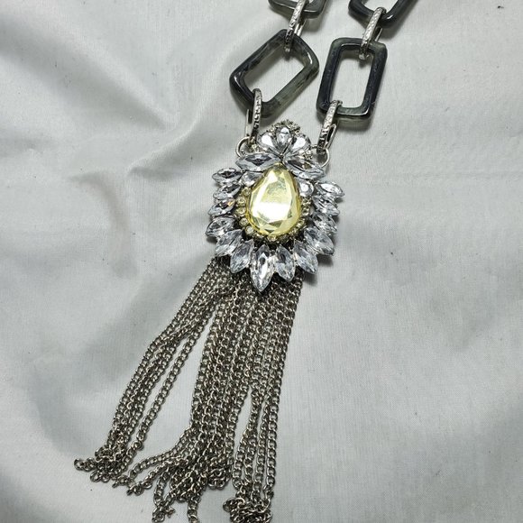 Bijou long silver link necklace with medallion & rhinestones & fringes - Picture 5 of 7